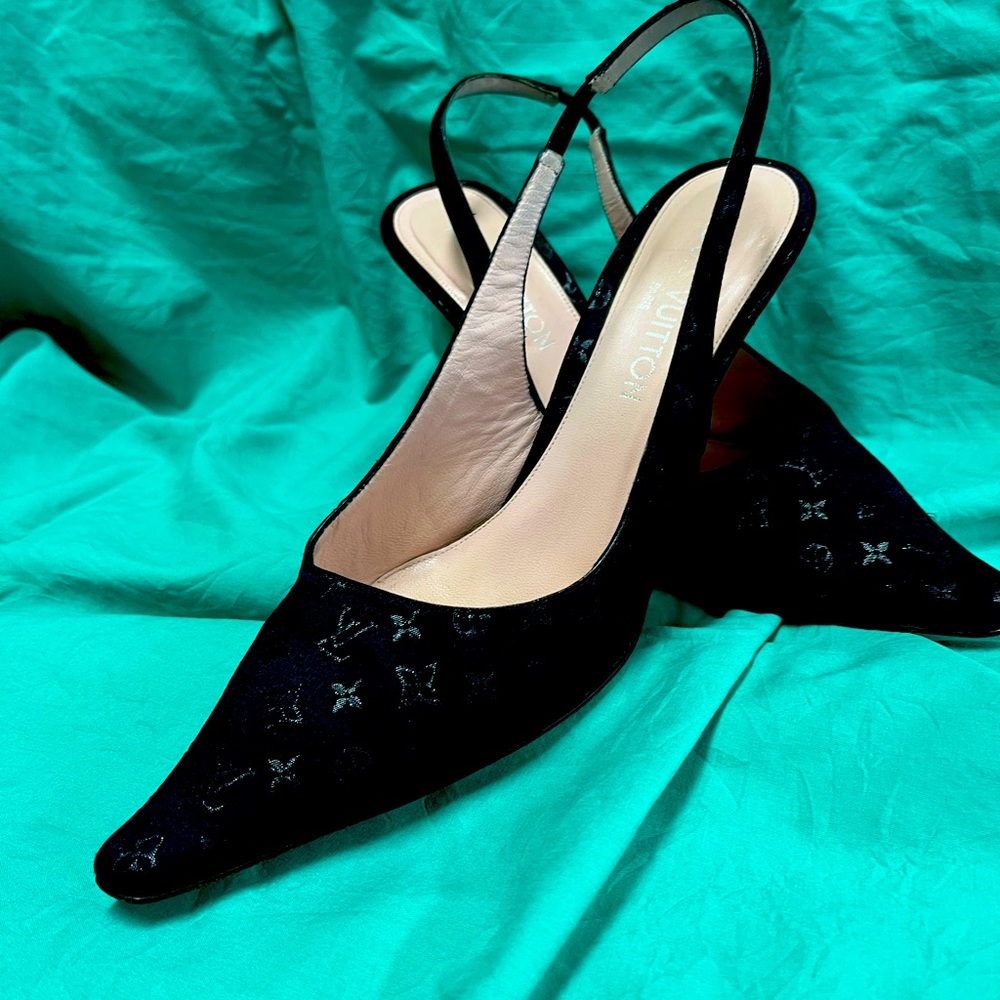 Black Louis Vuitton heels. Never worn by me, too small for 39. Fits like 38 (8). - Picture 5 of 5